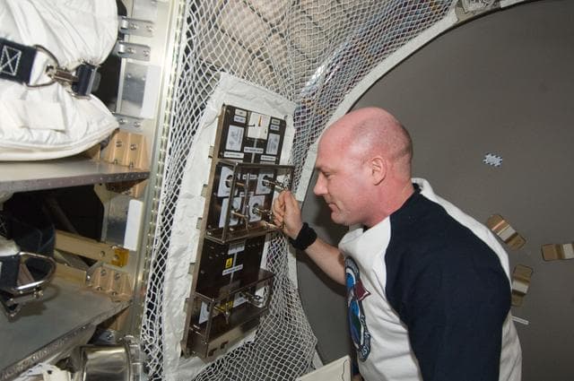 NASA image: Kuipers configures the GCP in the ATV-3