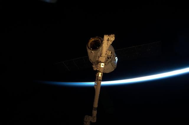 NASA image: Dragon Spacecraft grappled by SSRMS