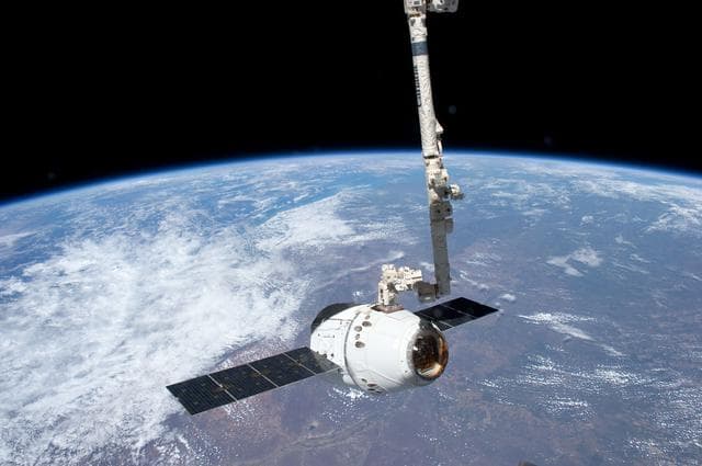 NASA image: Dragon Spacecraft grappled by SSRMS