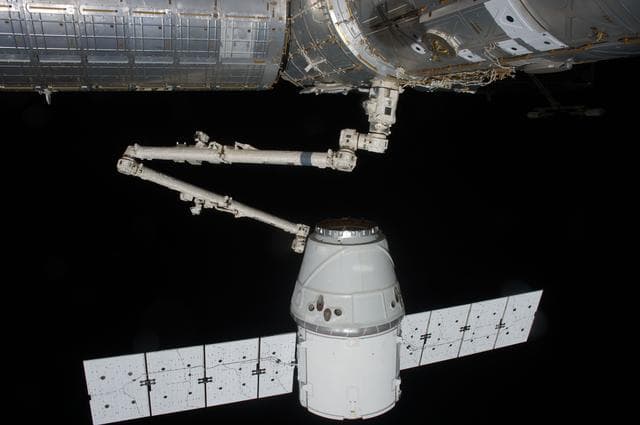 NASA image: Dragon Spacecraft grappled by SSRMS