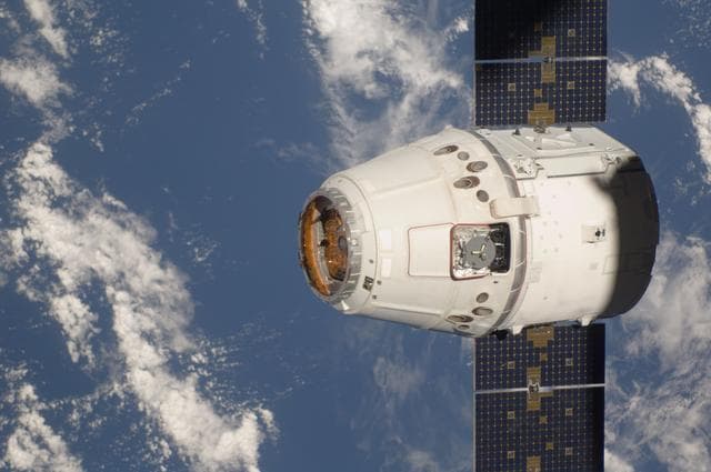 NASA image: Dragon Spacecraft on Approach to the ISS
