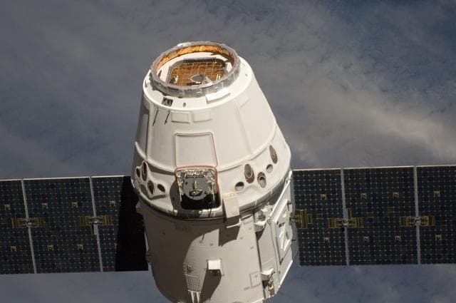 NASA image: Dragon Spacecraft Approaches ISS for Grapple