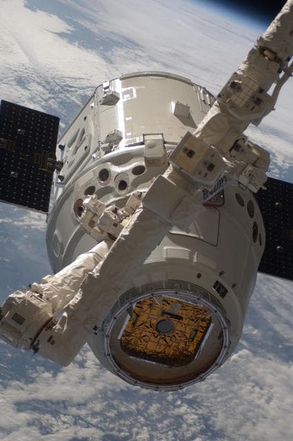 NASA image: Dragon Spacecraft grappled by SSRMS