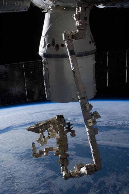 NASA image: Dragon Spacecraft, SSRMS and Dextre