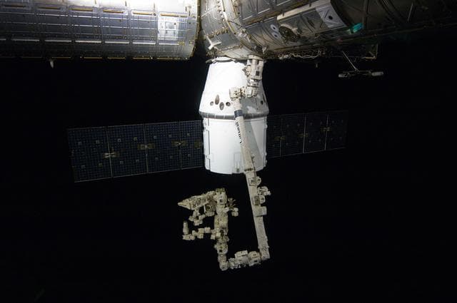 NASA image: Dragon Spacecraft, SSRMS and Dextre