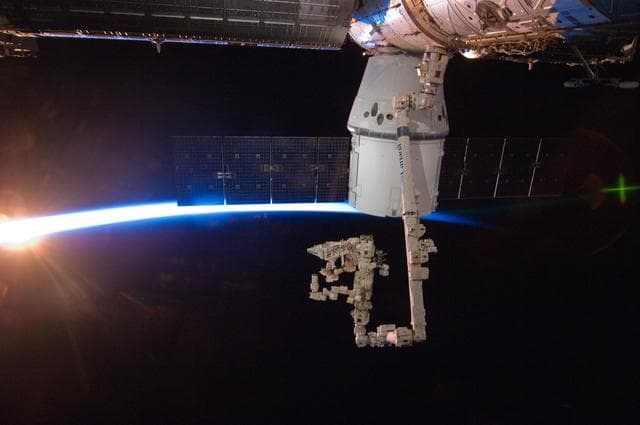 NASA image: Dragon Spacecraft, SSRMS and Dextre