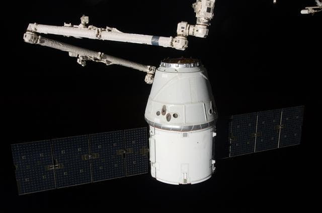 NASA image: Unberthed Dragon grappled by SSRMS