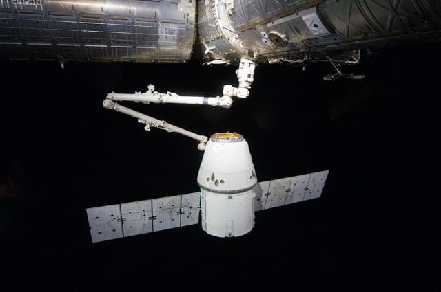 NASA image: Unberthed Dragon grappled by SSRMS