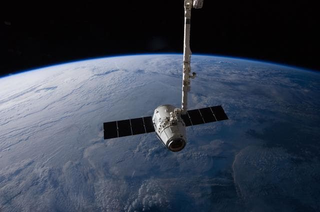 NASA image: Unberthed Dragon grappled by SSRMS
