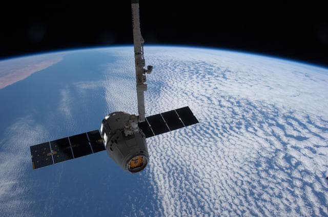 NASA image: Unberthed Dragon grappled by SSRMS