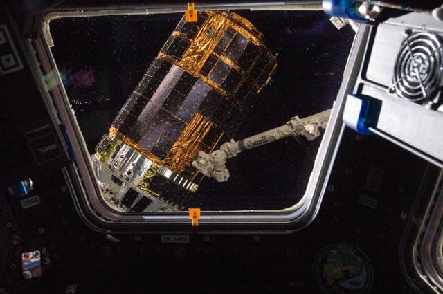 NASA image: View of HTV3 grappled by SSRMS