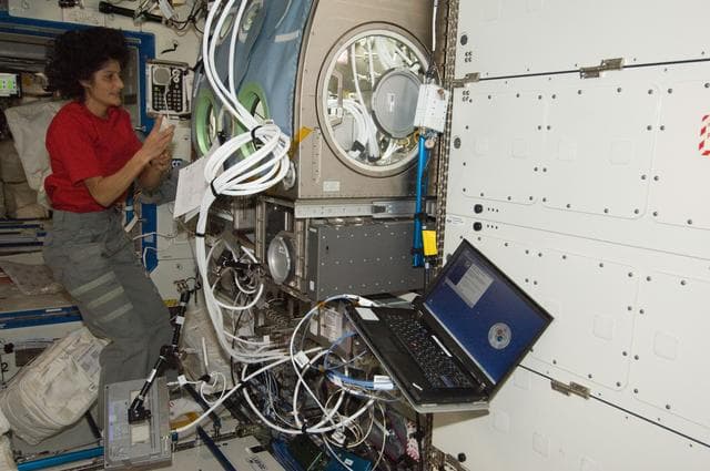NASA image: InSPACE3 hardware installation
