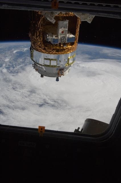 NASA image: iss032e025592