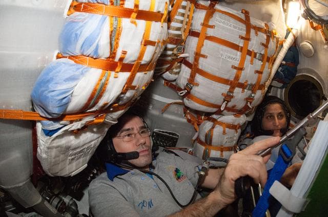 NASA image: Soyuz Checks