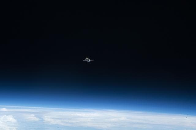 NASA image: Soyuz TMA-07M arrival