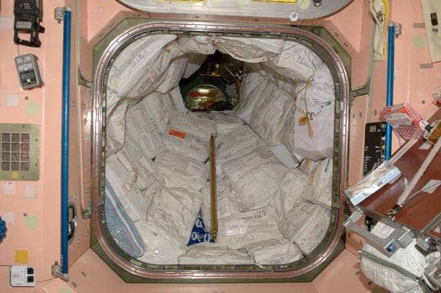 Stowage in the Node 1 and PMA1