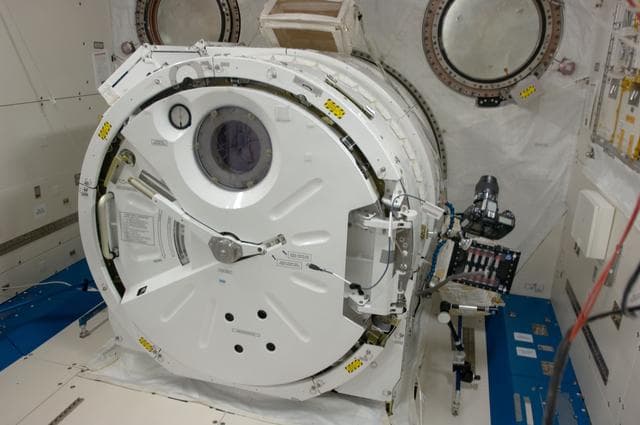 NASA image: Internal A/L in the JPM