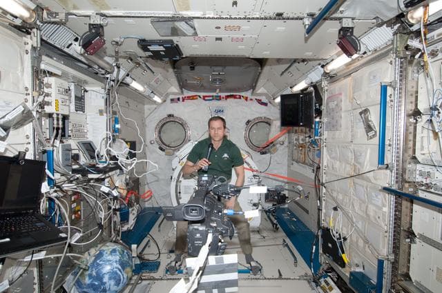 NASA image: Marshburn talks to kids in North Carolina
