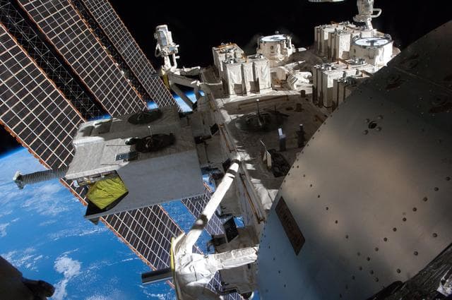 NASA image: iss034e052705