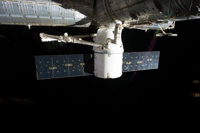 NASA image: iss034e060696