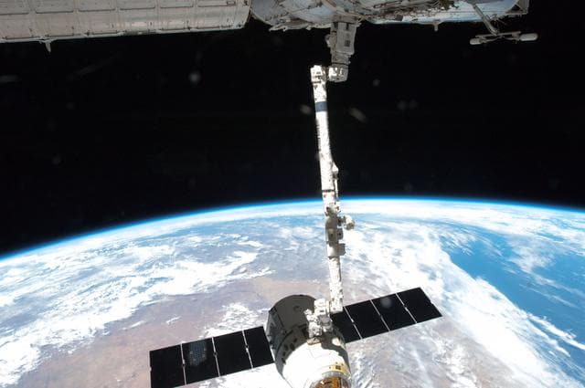 NASA image: Unberthed Dragon CRS-2 grappled by SSRMS