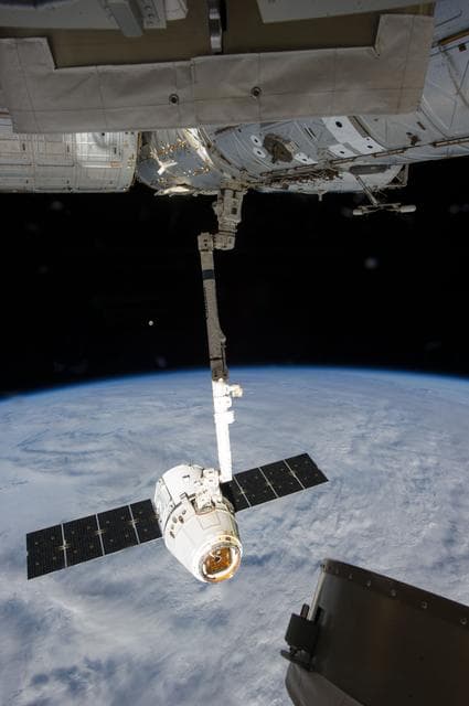NASA image: Unberthed Dragon CRS-2 grappled by SSRMS