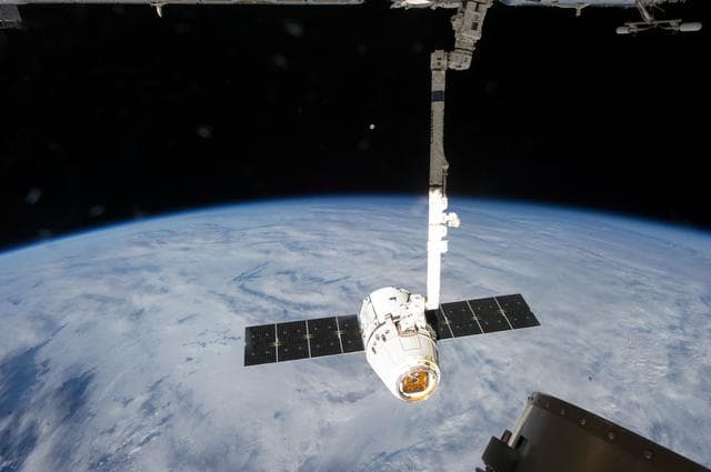 NASA image: Unberthed Dragon CRS-2 grappled by SSRMS