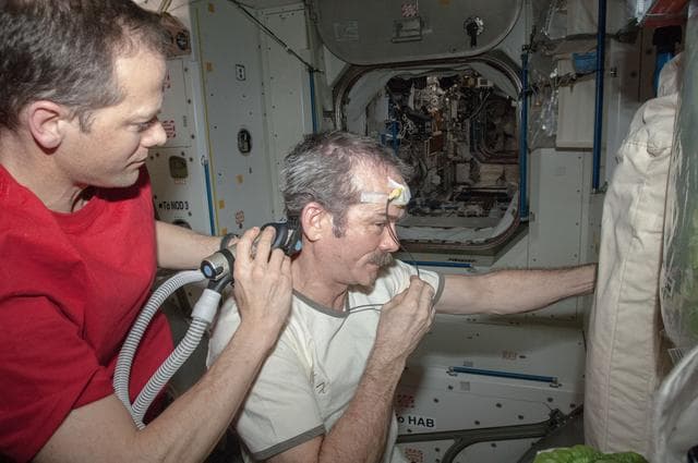 NASA image: Marshburn gives Hadfield a Haircut in Node 1