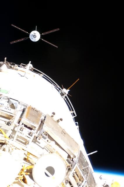 NASA image: ATV-4 approach to ISS