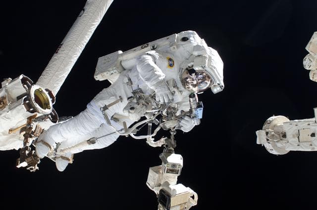 NASA image: EVA 22 photos camera 1