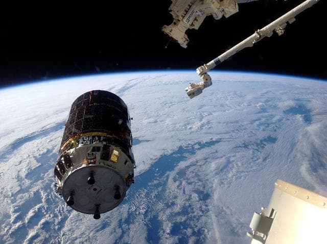 NASA image: HTV-4 approach