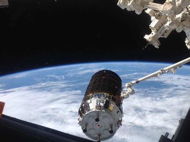 NASA image: HTV-4 approach