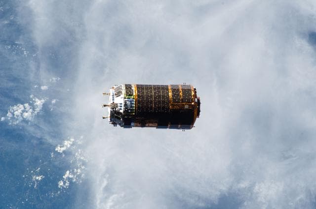 NASA image: HTV-4 approach