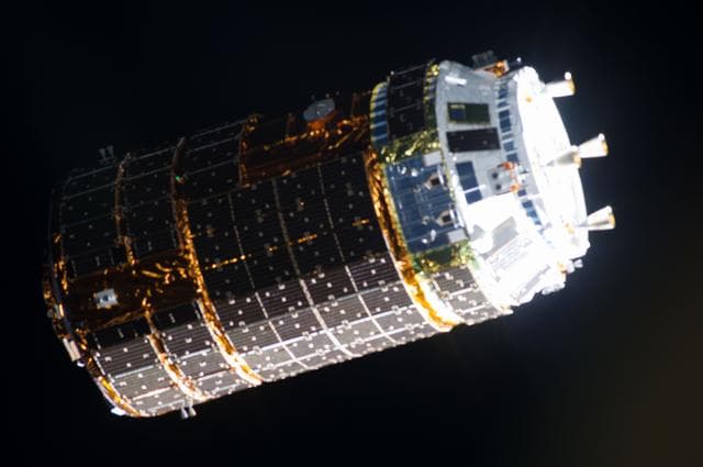 NASA image: HTV-4 approach