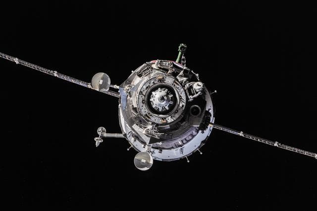 NASA image: Soyuz TMA-10M spacecraft approach to ISS