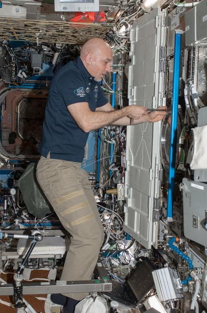 NASA image: Desiccant removal from the MERLIN2 Freezer