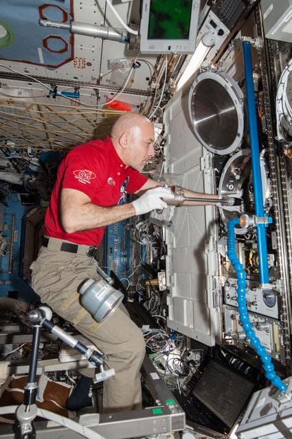 NASA image: Parmitano with CIR MDCA in U.S. Lab
