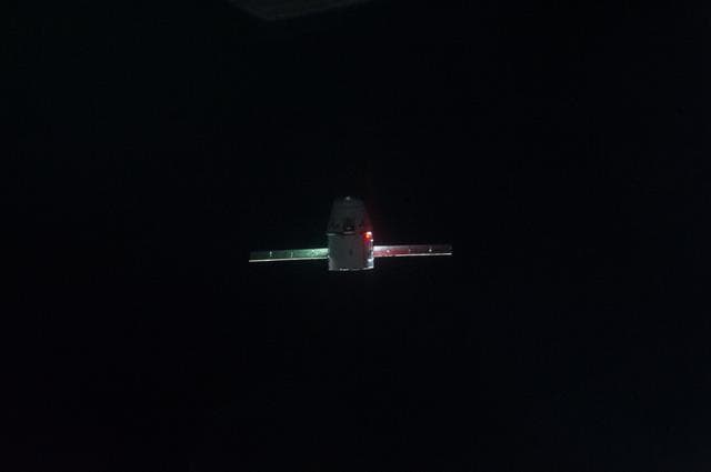 NASA image: Dragon Spacecraft on Approach to ISS