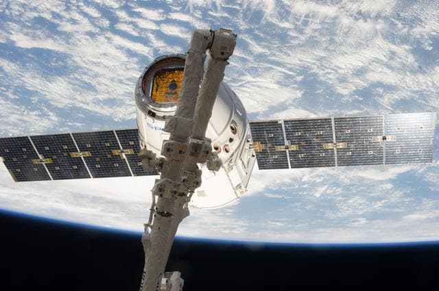 NASA image: Dragon Spacecraft on Approach to ISS