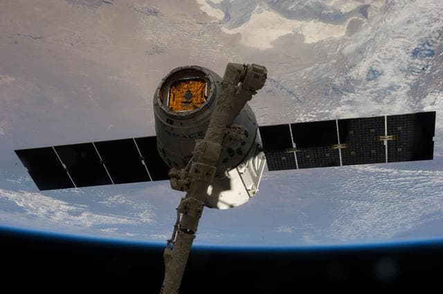 NASA image: Dragon Spacecraft grappled by SSRMS