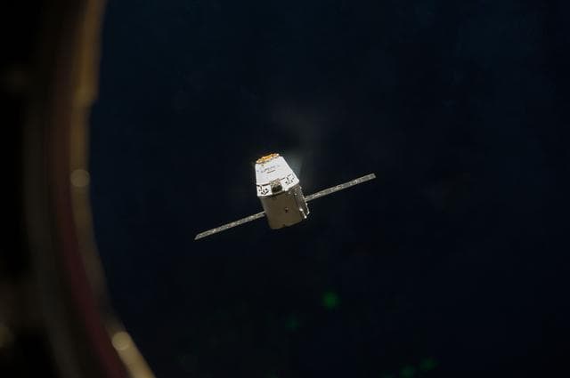 NASA image: Dragon Spacecraft on Approach to the ISS