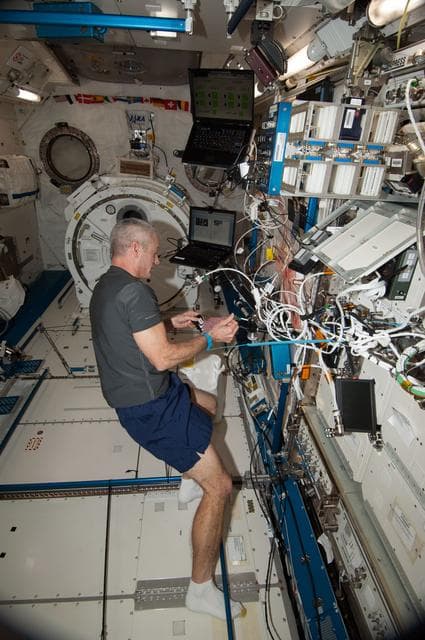 NASA image: NanoRacks Biorack Experiment Container and Controller Installation (Manual)