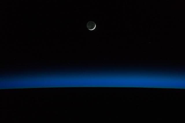 NASA image: Moon and Earths horizon
