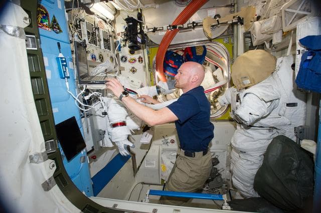 Extravehicular Mobility Unit (EMU) 3003 checkout