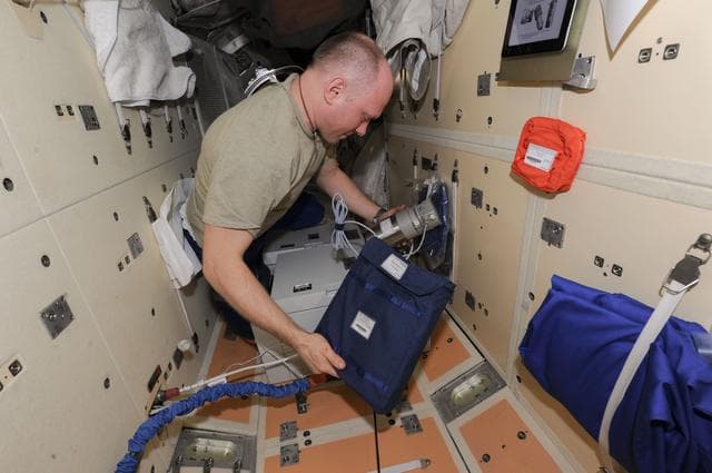 NASA image: CASKAD. Hardware Transfer from Ð¢ÐÐ 423 (DC1)