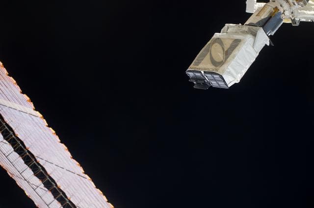 NASA image: Nanoracks CUBESAT launcher