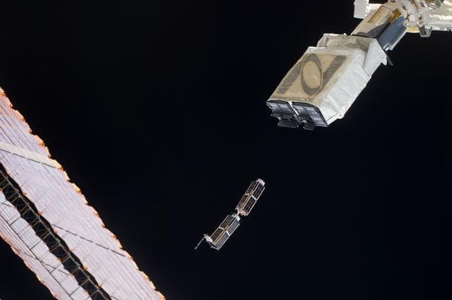 NASA image: Nanoracks CUBESAT launcher