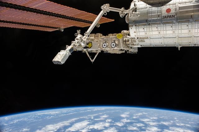 NASA image: Nanoracks CUBESAT launcher