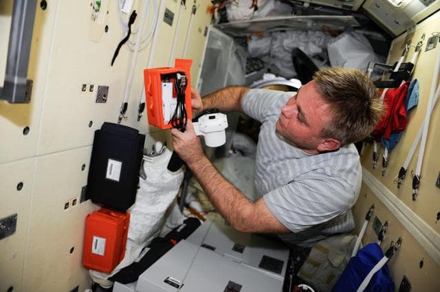 NASA image: CALCIUM. Photography of the Experiment Ops
