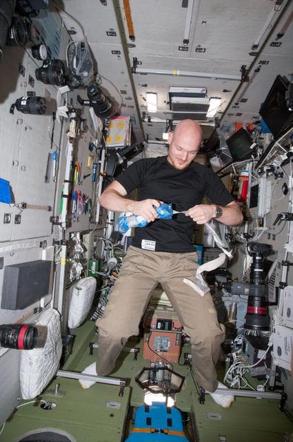 NASA image: MATRYOSHKA-R. Receiving and preparing of PADLE detectors for return